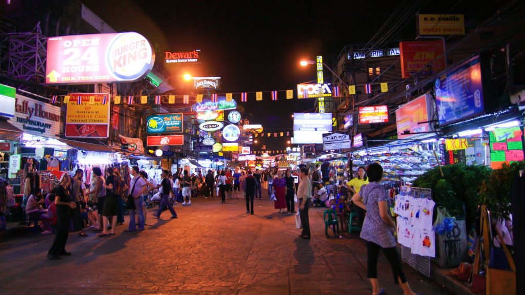 Stroll along Khaosan Road at night