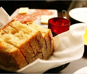 How to Eat Bread in Italian Restaurant Properly? Best Tips For Tourists